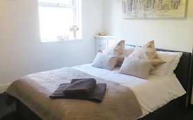 Entire 2 Bed Ground Floor Apartment Central But Quiet