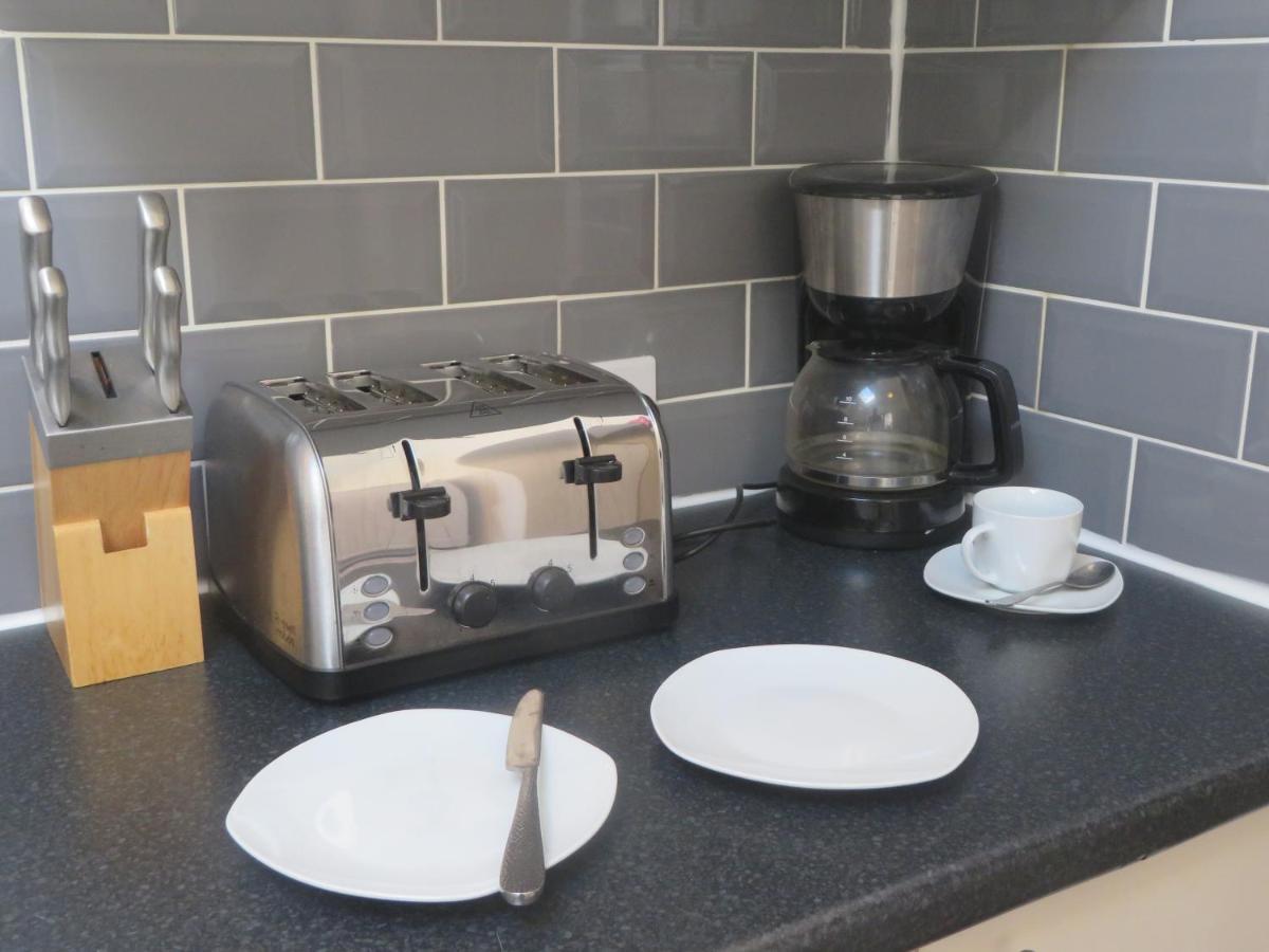 Entire 2 Bed Ground Floor Apartment Central But Quiet Newmarket  Exterior photo