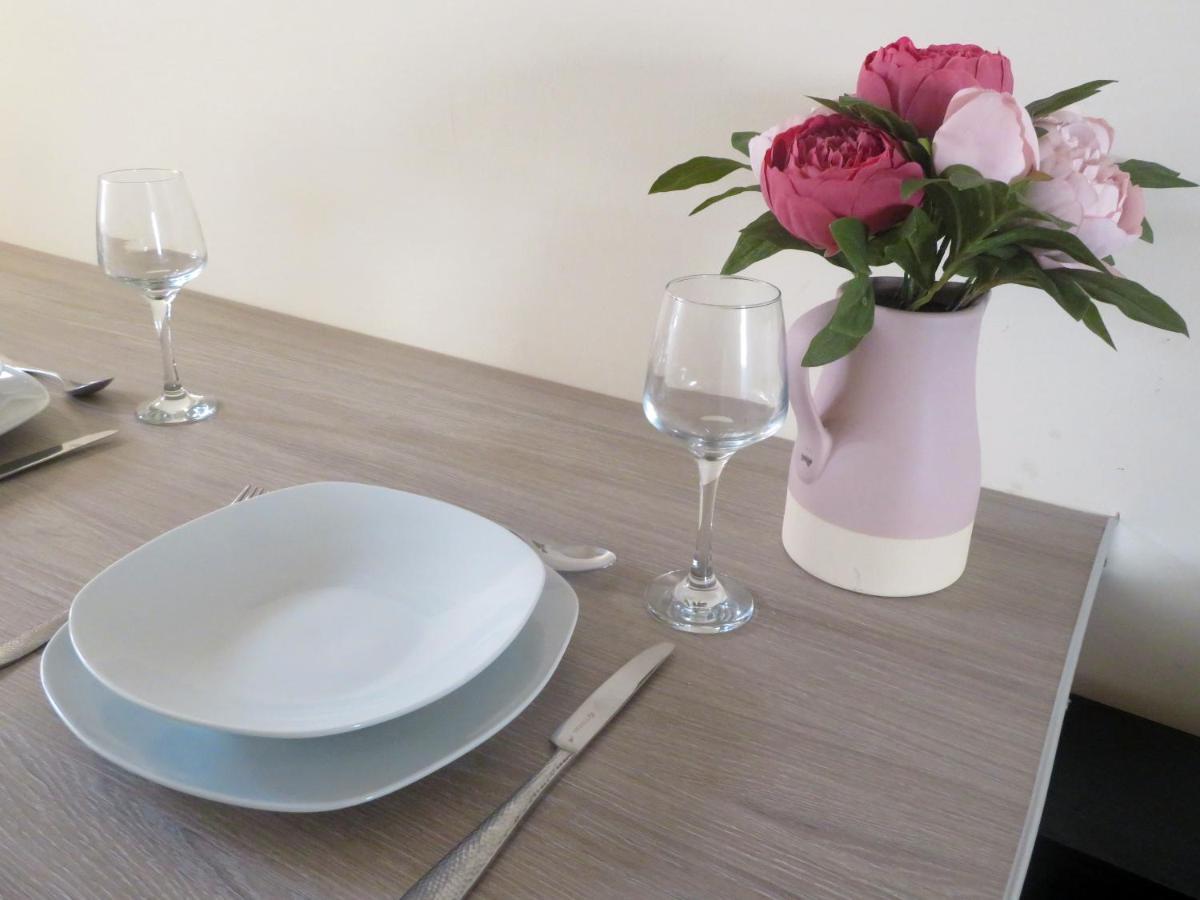 Entire 2 Bed Ground Floor Apartment Central But Quiet Newmarket  Exterior photo