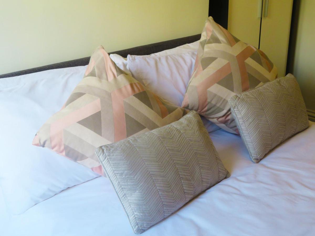 Entire 2 Bed Ground Floor Apartment Central But Quiet Newmarket  Exterior photo