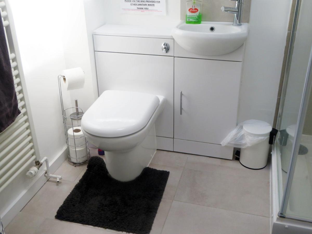Entire 2 Bed Ground Floor Apartment Central But Quiet Newmarket  Exterior photo